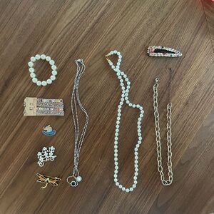 Lot of jewelry